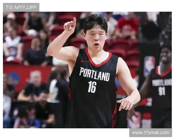 杨瀚森展现柔和手感 小勾手轻松命中助力球队进攻